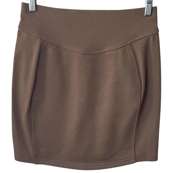 NEW Lululemon Scuba‎ Mid Rise Mini Skirt Color Taupe Athleisure Comfort Chic S - Image 4