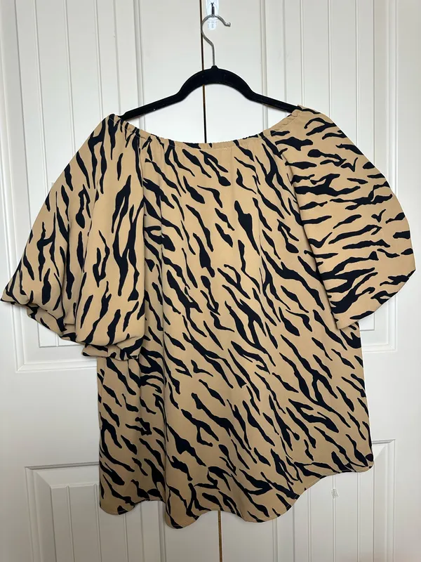 Entro Women’s Camel & Black Tiger Print Blouse Size Large Flowy Cottagecore EUC - Image 11