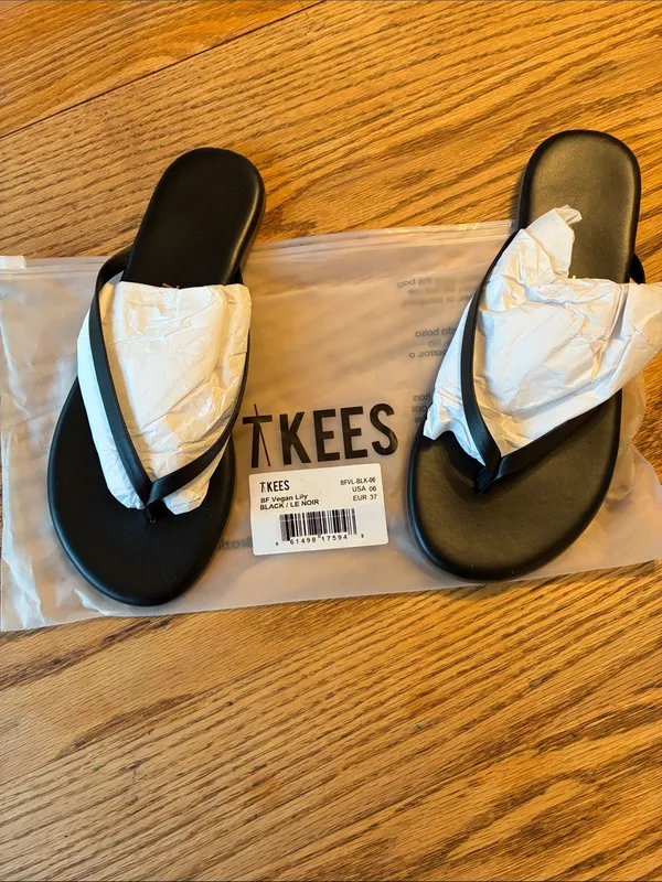 Tkees vegan Lily black flip flops Size 6 - Image 2