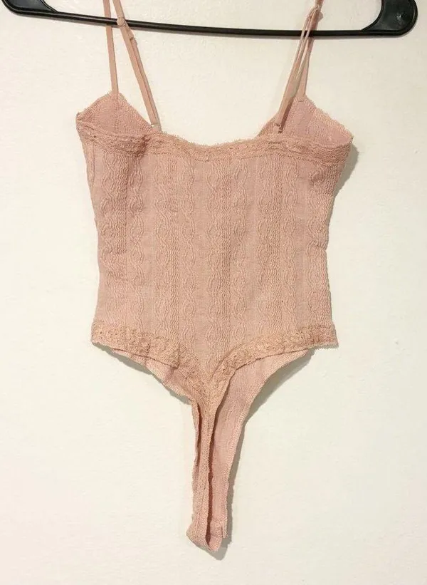Edikted Size XS Light Pink Lacey Knit Cut Out Snap Bodysuit NEW - Image 3