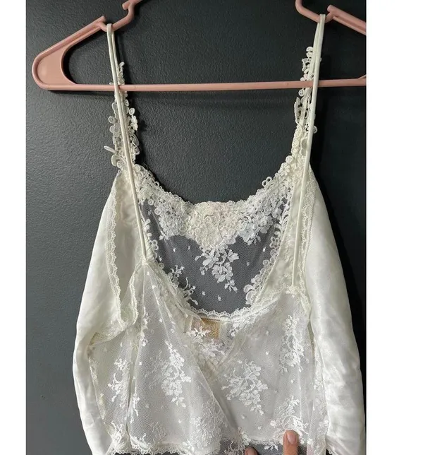 Victoria's Secret Elegant Lace Cami Top - Image 3