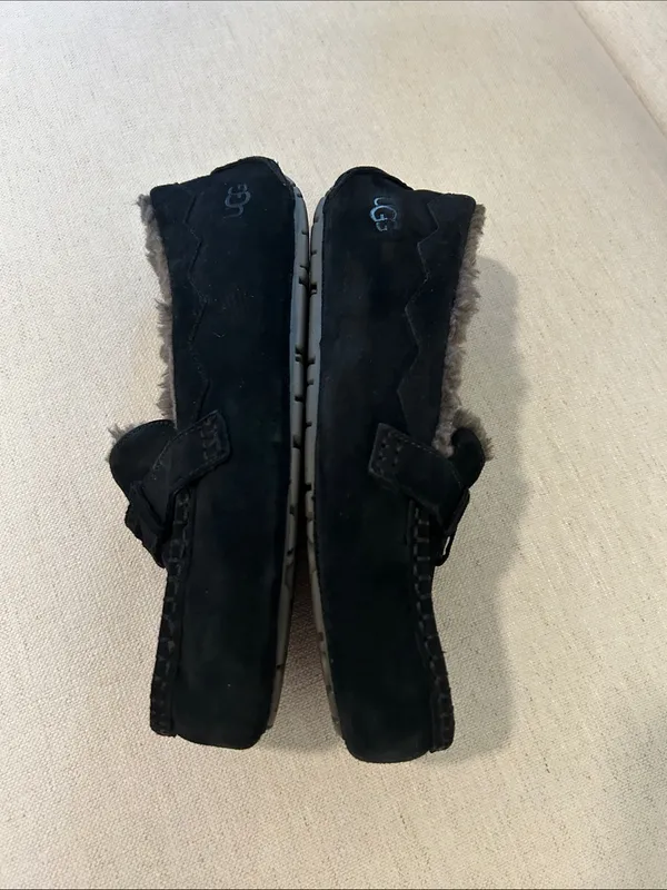 UGG Willow Slipper - Women's, Black, Size 12, NWOT Display pair - Image 5