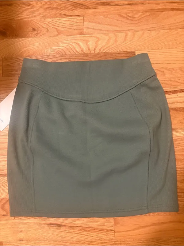 Scuba High Rise Mini Skirt Green Eucalyptus Medium New with tags - Image 6