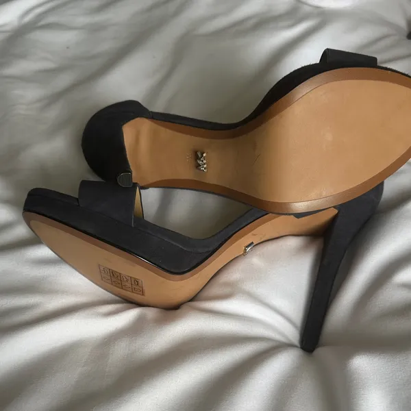 MICHAEL Michael Kors navy blue Heels with Cream Interior - Image 7