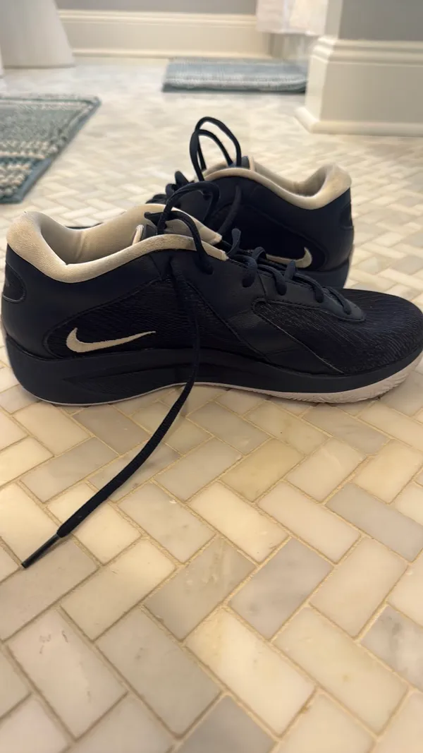 Nike Volleyball/Basketball Shoes - Image 6