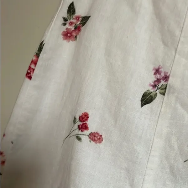 White and Pink Floral Mini‎ A-Line Skirt for Casual Wear with Small Slit - Image 3