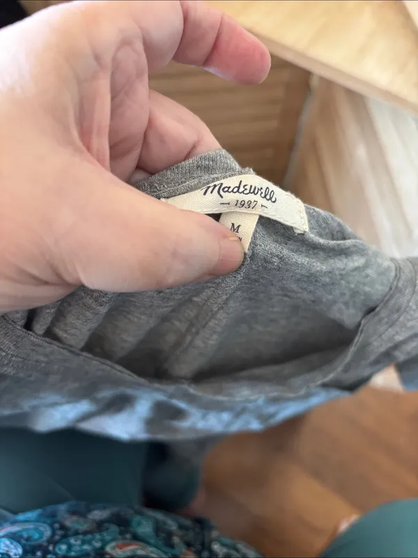 Madewell Heather Gray V-Neck Pocket Tee Medium - Image 3