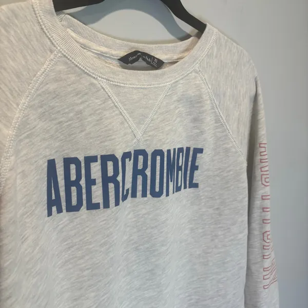 Abercrombie & Fitch Cropped Long Sleeve Crewneck Logo Sweatshirt - size XS - Image 2