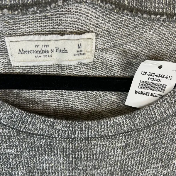 Abercrombie‎ & Fitch Womens Medium Silver Metallic Knit Pleated Hem Top NWT - Image 4