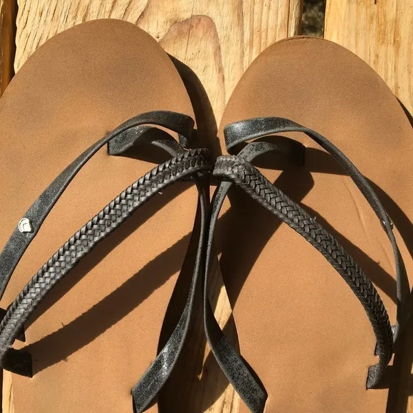 Reef Flat Strappy Beach Sandals Slides Toe Black - Image 4