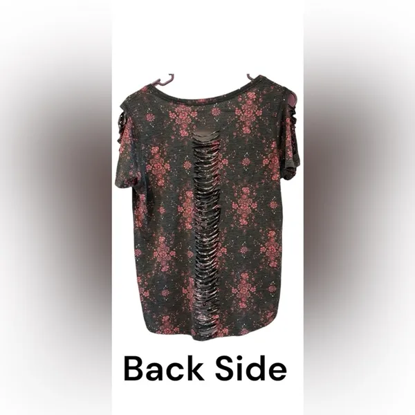 Women’s Mudd Size Large floral short sleeve top (NWOT) - Image 3