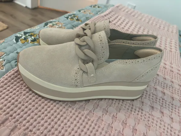 DV by Dolce Vita Platform Shoes - Image 2