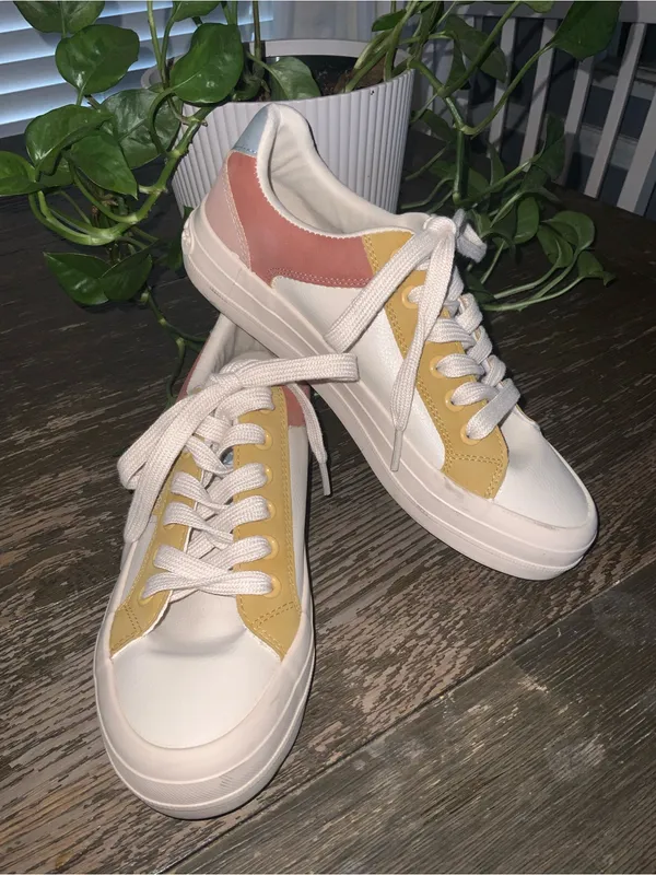 Rocket Dog White Sneakers with Yellow and Pink Panels Size 6 - Image 2