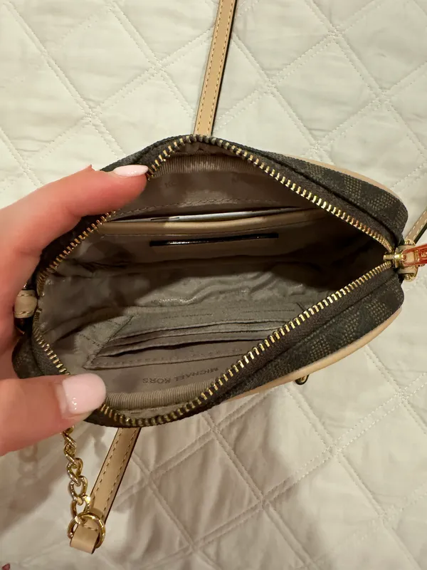 Michael Kors Jet Set Crossbody - Image 4