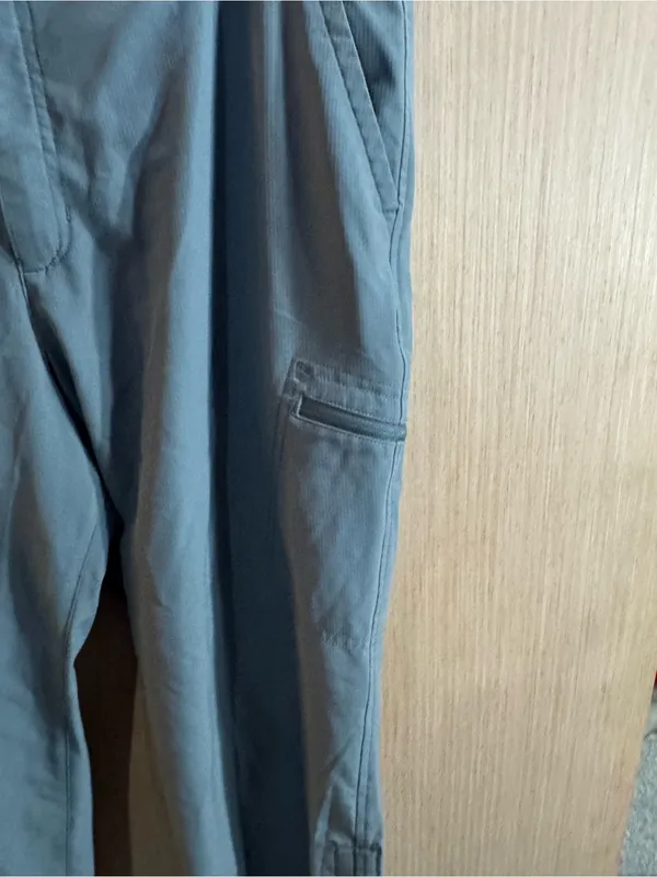 Women’s Eddie Bauer Grey Stretch Ripstop Crop Hiking Pants Size 12 - Image 3