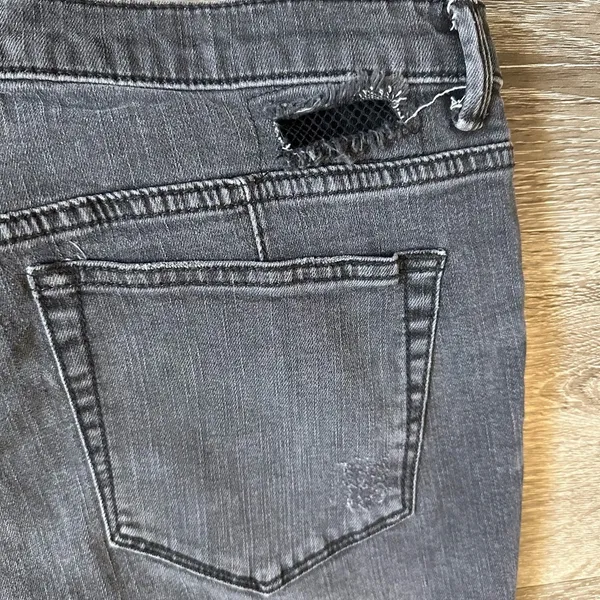 Women Free People Charcoal Distressed Skinny Jeans size 31 - Image 3