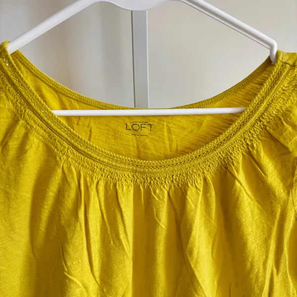 Loft NWOT Women's Yellow LOFT Crochet Trim Neckline Cotton Top Size L - Image 2