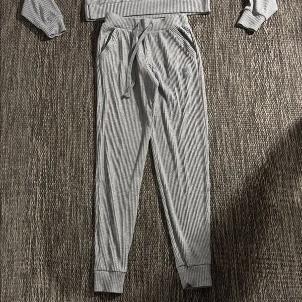 Alo Yoga Muse Set Grey Size XS - Image 3