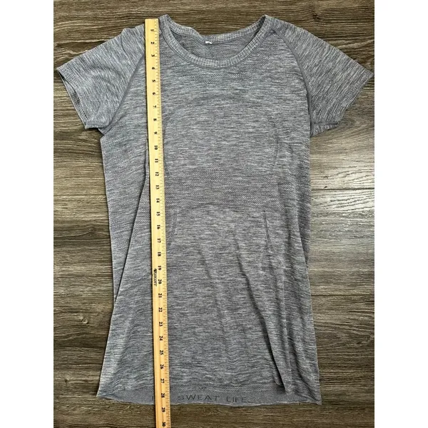 Lululemon Swiftly Tech Short Sleeve 2.0 Slate / White Size 10 - Image 2