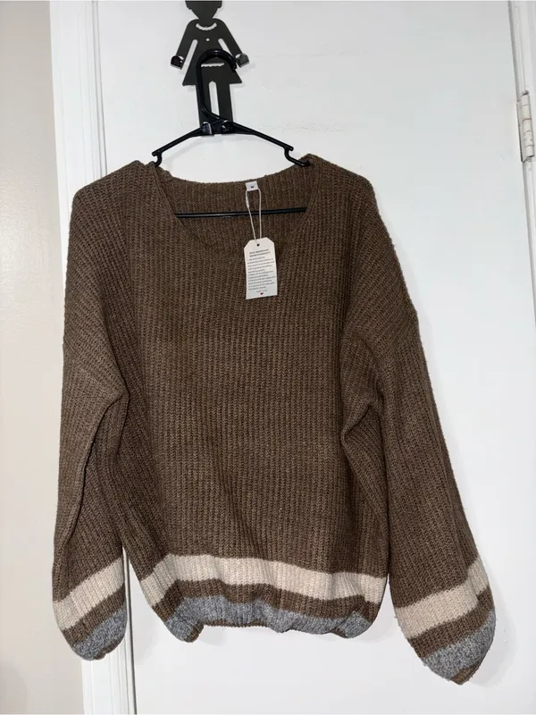 Brown and cream striped sweater with balloon sleeves size medium new - Image 2