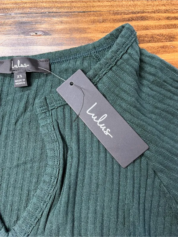 Lulus Dark Green Ribbed Split Neck Long Sleeve Top Size XS NWT - Image 2