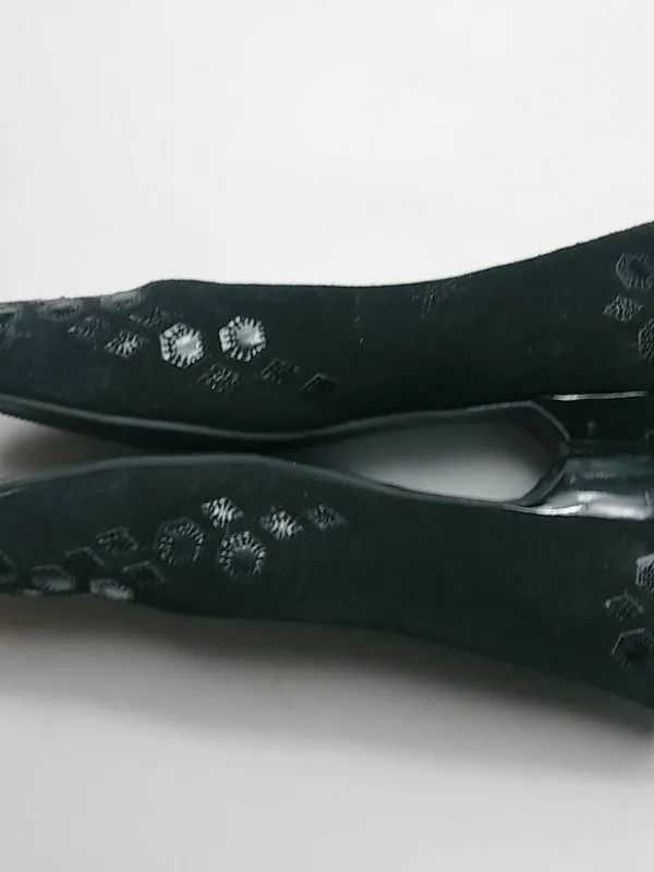 Classique 8.5 Black Suede Low Kitten Heels Slip On Shoes - Image 9