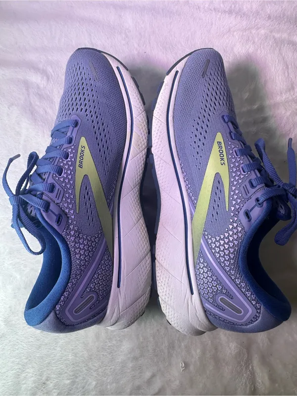Brooks Ghost Women's Running Shoe - Lavender/Green - Image 8