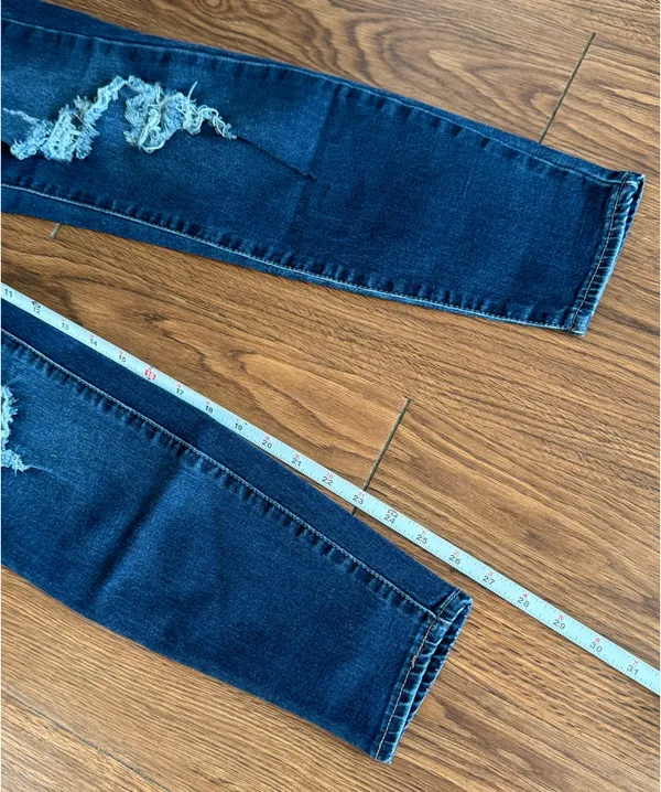 Refuge Women’s Distressed Dark Wash Skinny Jeans Size 6 - Image 8