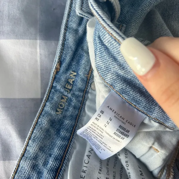 American Eagle mom jeans - Image 2