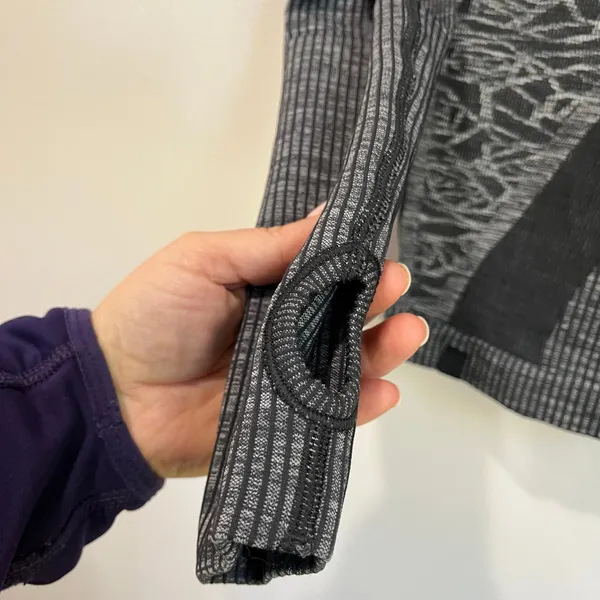 Lululemon Rest Less Pullover Gray Heathered‎ Black Seamless Long Sleeve M/L - Image 8