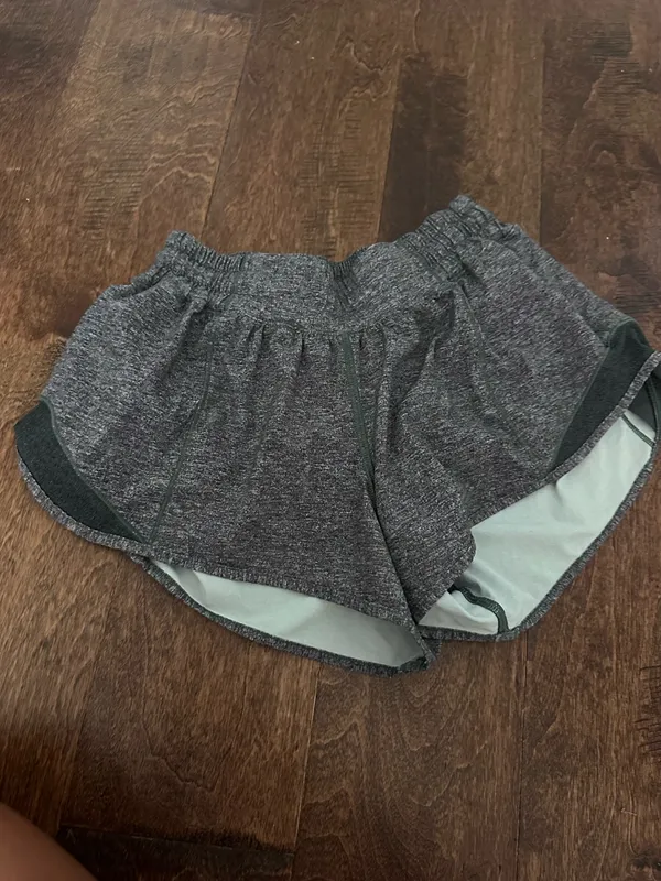 Lululemon Shorts Hotty Hot 2.5" - Image 2