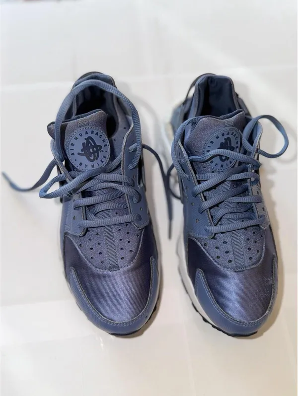 Size 8 US Women’s huarache - navy blue And White - Image 7