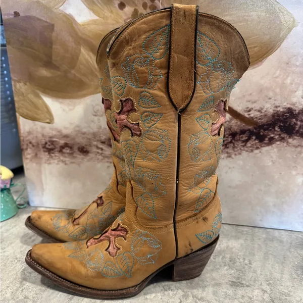 Big Bull Women’s Tan Embroidered Western Cowgirl Boots Size 8.5 US. - Image 3