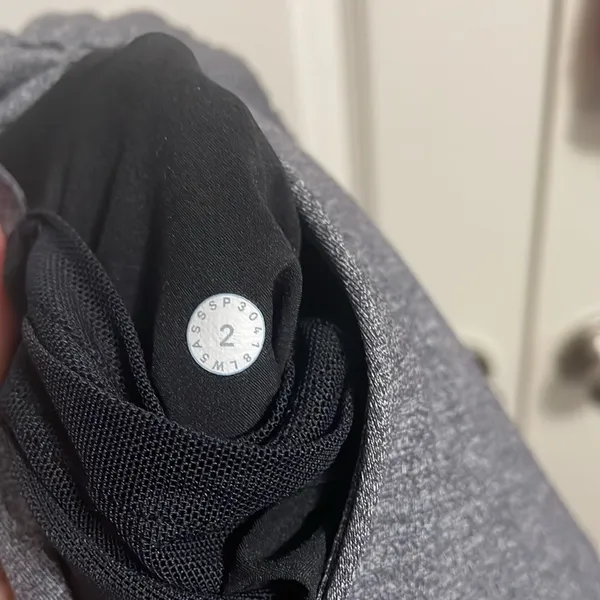 Lululemon On The‎ Fly Pant 28" in Heathered Black - Image 6