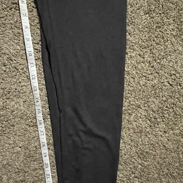 Woman’s Aeropostale Gray High-Rise Perfect Leggings soft, stretchy fabric - Image 6