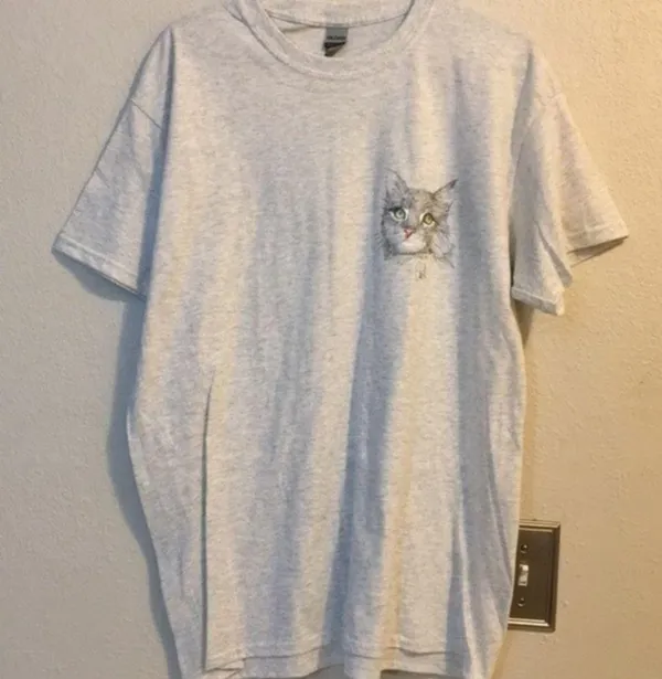 Gildan t shirt  L - Image 3