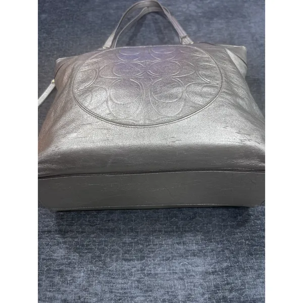 Coach Laura F18336 Metallic Silver Leather Large Tote Embossed Signature C - Image 2