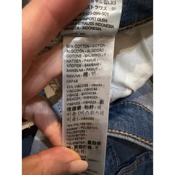Levi's 724 Jeans Women's Size 26W NWT High Rise Slim Straight Distressed Blue - Image 10