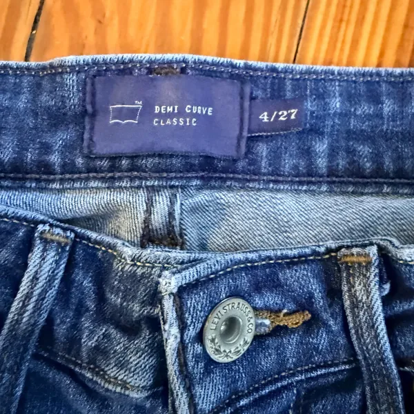 Levi's Demi Curve Classic Cropped Jeans Size 4/27 Low Rise Dark Wash - Image 7