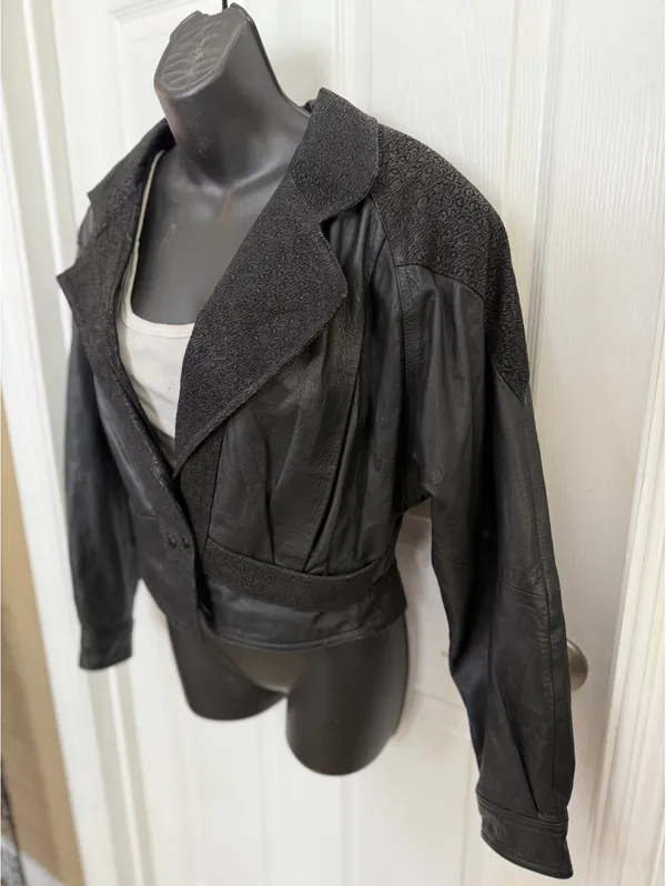 Byrnes & Baker black leather cropped jacket Size M - Image 4