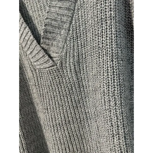 Anthropologie Silence + Noise Knit Side Slit Step Hem V Neck Sweater Size Medium - Image 9