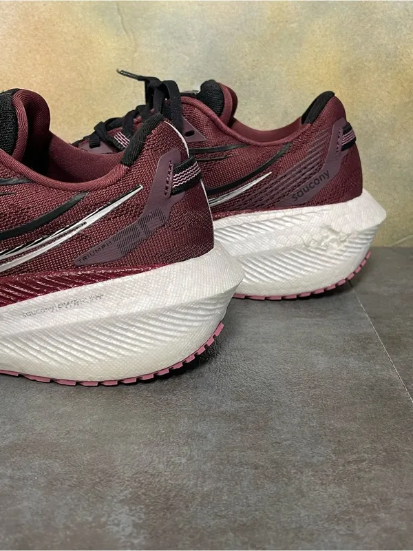 Saucony Triumph 20 Women's Burgundy Running Shoes Size 9 - Image 15