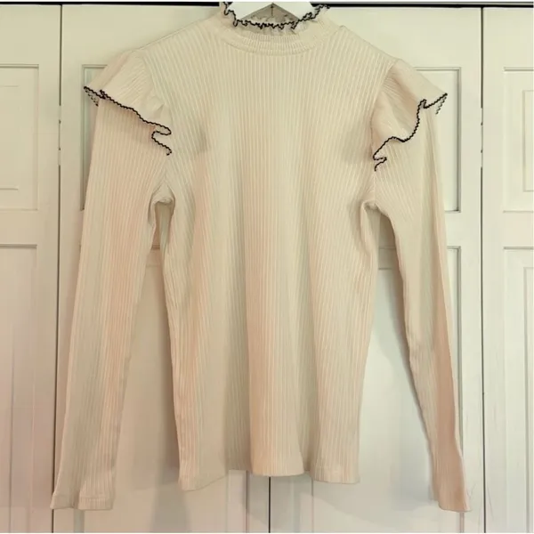 Loft pointelle white ribbed ruffle sleeve top size medium - Image 3
