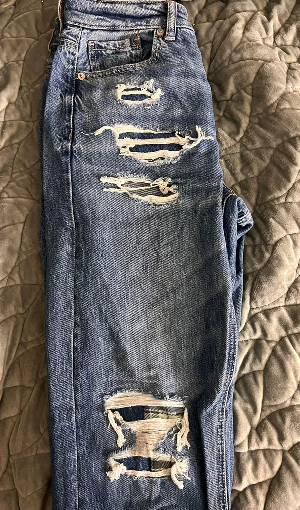 Outfitters Mom Jeans - Image 6
