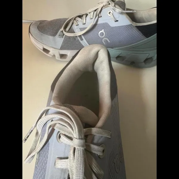 On Cloud Running Shoes - Gray/Blue size 9 - Image 5