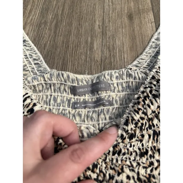 Urban‎ Outfitters Crop Top Women's M Angelo Animal Cheetah Print Smocked - Image 4
