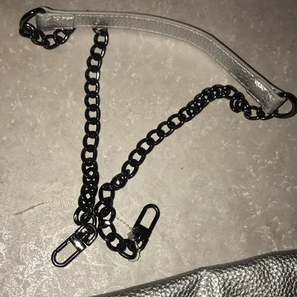 💎EXPRESS SILVER EVENING BAG💎    NWOT - Image 2