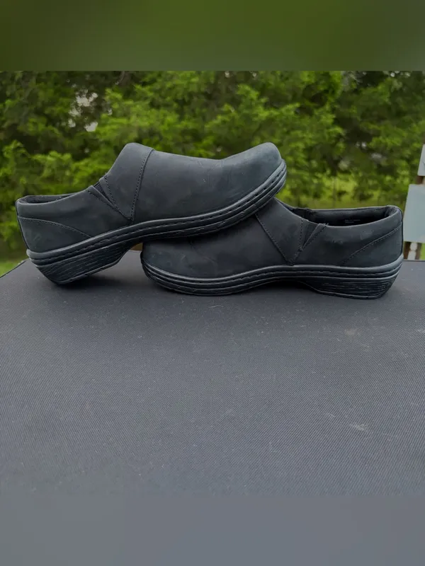 Klogs Footwear Mission Black Leather Slip Resistant Work Clogs Nursing Shoes 8.5 - Image 3