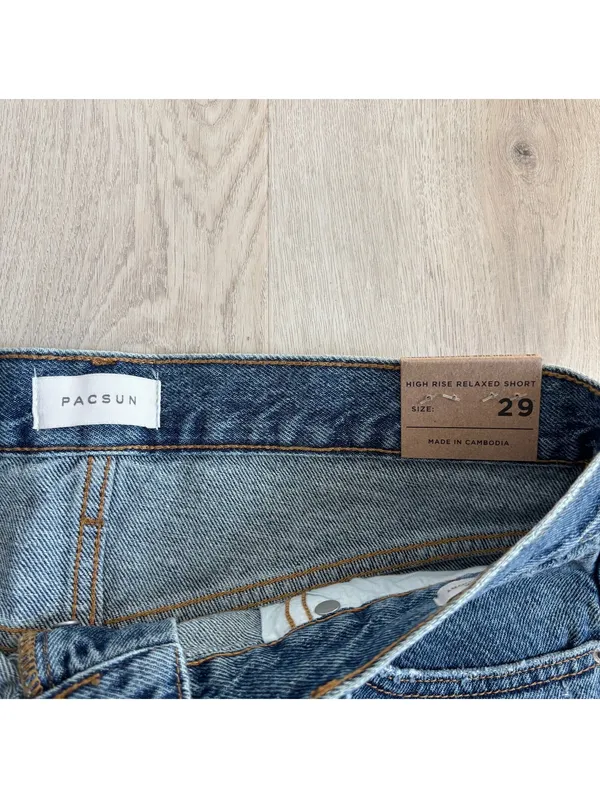 PacSun NWT Women's High Rise Relaxed Short Dark Wash Denim Size 29 - Image 3