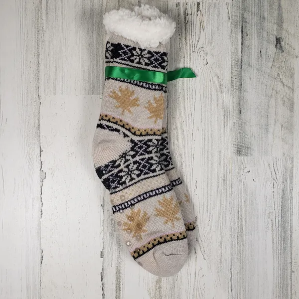 NWT Sherpa Lined Knit Winter Snowflake Leaf Design No-Slip Slipper Socks - Image 6